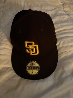 SD Padres Hat
New Era Black Fitted Cap with Gold Logo